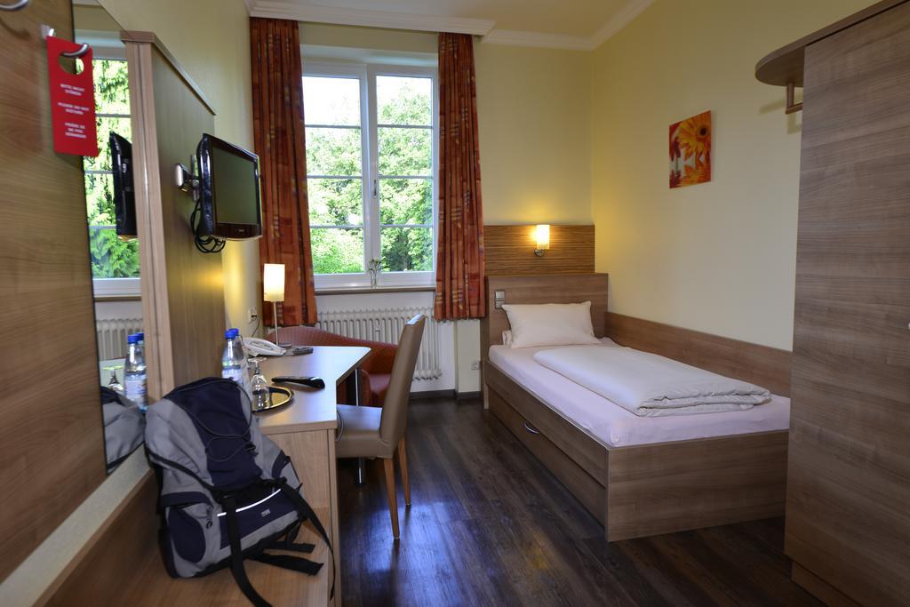 Hotel Bb Haus Neugebauer Garni à Geisenheim Extérieur photo